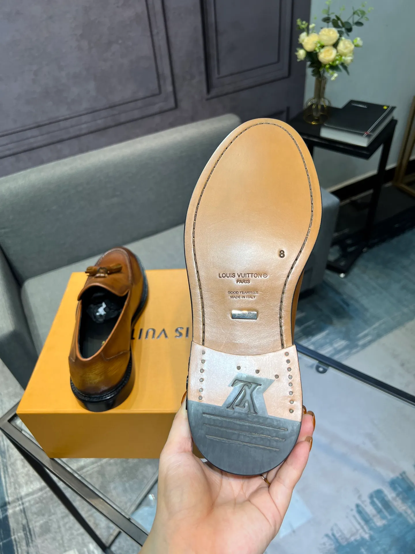 Men's shoes 💰1020 LV top luxury brand, high-quality men's business formal leather shoes, imported genuine leather soles! Customized imported leather, the first layer of open-edge beaded lacquered cowhide, the texture is incomparable, the imported cowhide lining, high-end high-end shoes, don't miss it! size:39-44 (Male 38 45 46 customized)